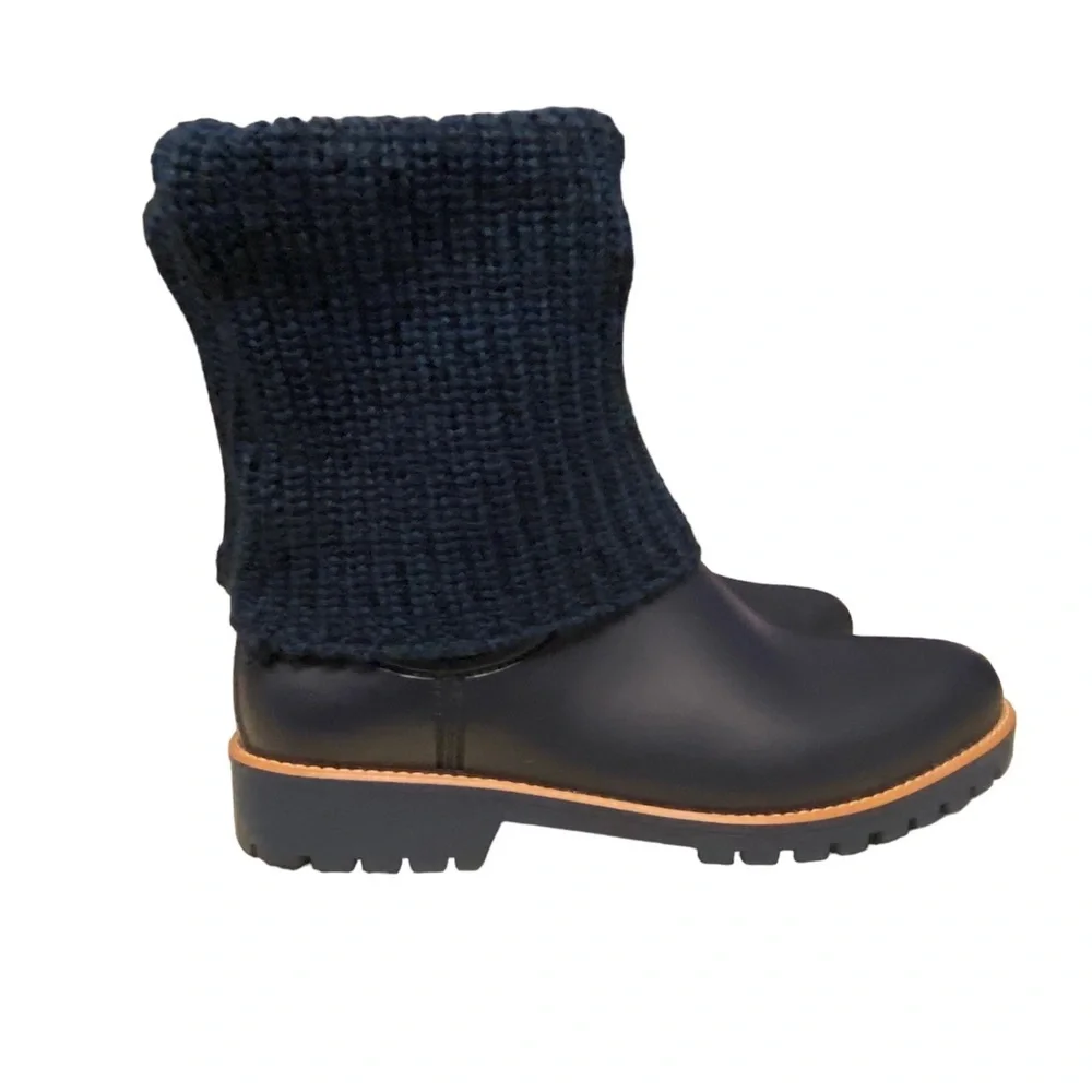 Bernardo blue knitted sweater water boots women’s size 9